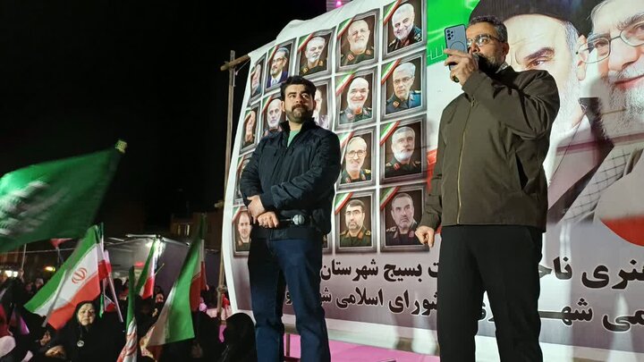 تصاویر/چهل و هفتمین شب حضور پرشور مردم ولایتمدار مامونیه در تجدید بیعت با آرمان‌های انقلاب
