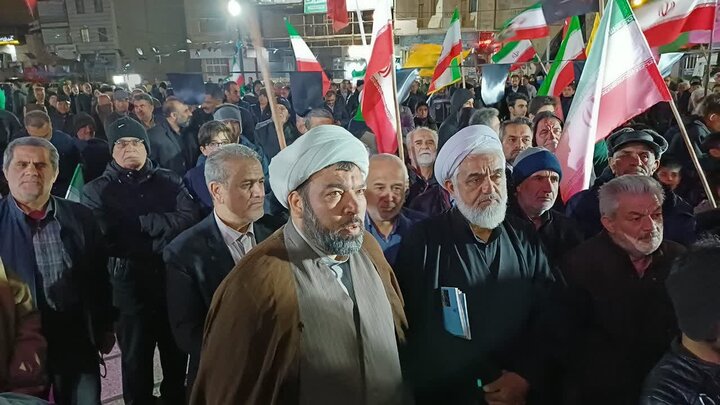 تصاویر/چهل و هفتمین شب حضور پرشور مردم ولایتمدار مامونیه در تجدید بیعت با آرمان‌های انقلاب