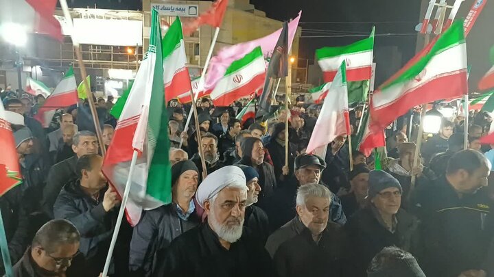 تصاویر/چهل و هفتمین شب حضور پرشور مردم ولایتمدار مامونیه در تجدید بیعت با آرمان‌های انقلاب