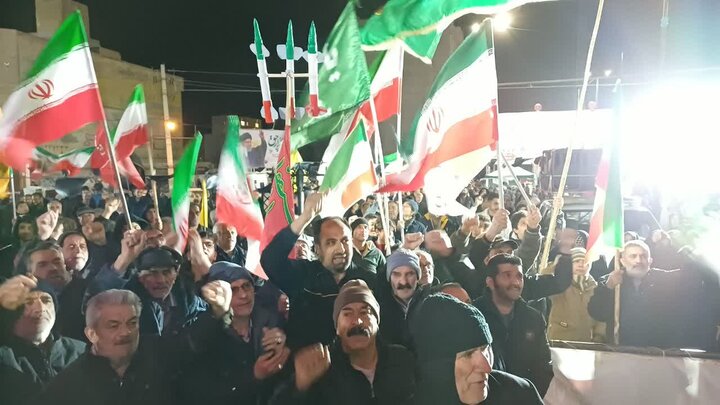 تصاویر/چهل و هفتمین شب حضور پرشور مردم ولایتمدار مامونیه در تجدید بیعت با آرمان‌های انقلاب