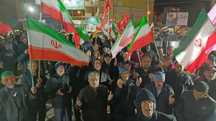 تصاویر/چهل و هفتمین شب حضور پرشور مردم ولایتمدار مامونیه در تجدید بیعت با آرمان‌های انقلاب