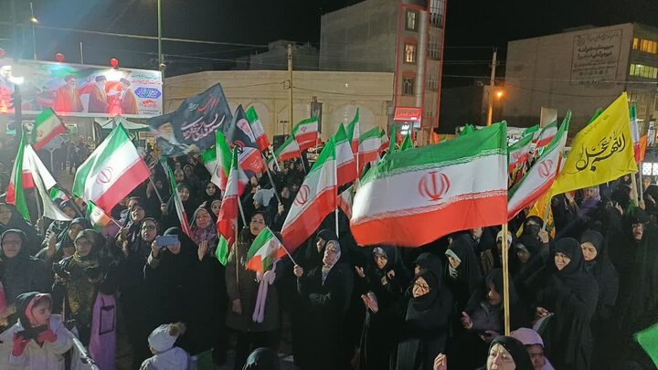 تصاویر/چهل و هفتمین شب حضور پرشور مردم ولایتمدار مامونیه در تجدید بیعت با آرمان‌های انقلاب