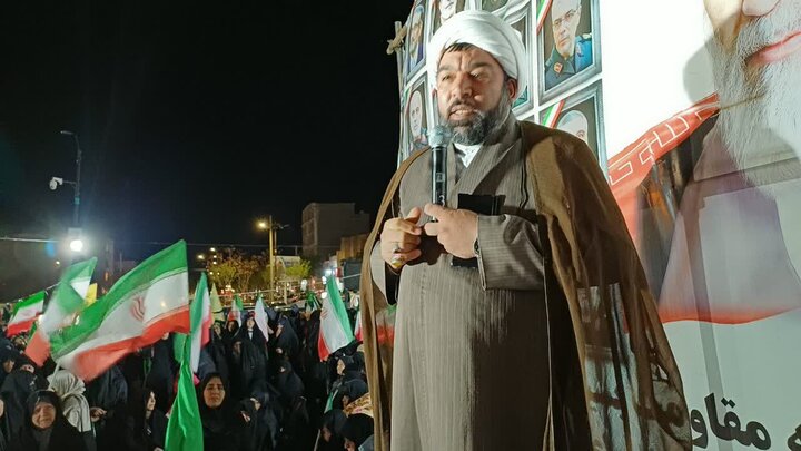 تصاویر/چهل و هفتمین شب حضور پرشور مردم ولایتمدار مامونیه در تجدید بیعت با آرمان‌های انقلاب