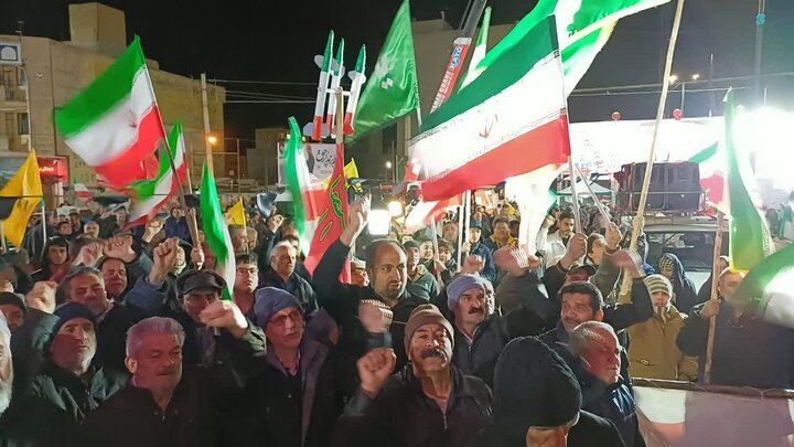 تصاویر/چهل و هفتمین شب حضور پرشور مردم ولایتمدار مامونیه در تجدید بیعت با آرمان‌های انقلاب