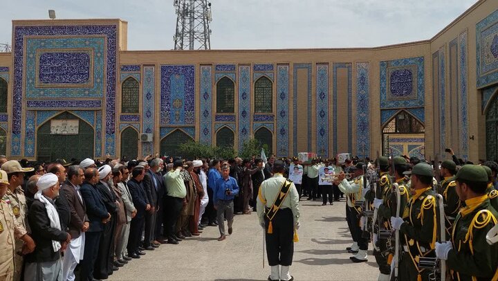 تصاویر/ نماز وحدت بر پیکر مطهر شهدای حمله تروریستی سراوان