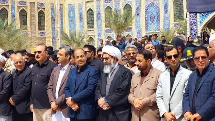 تصاویر/ نماز وحدت بر پیکر مطهر شهدای حمله تروریستی سراوان