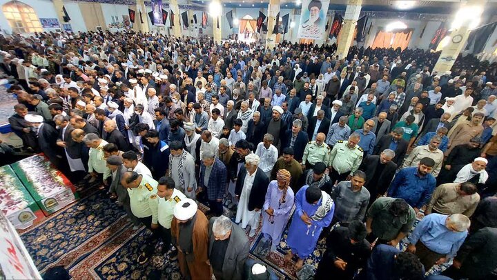 تصاویر/ نماز وحدت بر پیکر مطهر شهدای حمله تروریستی سراوان
