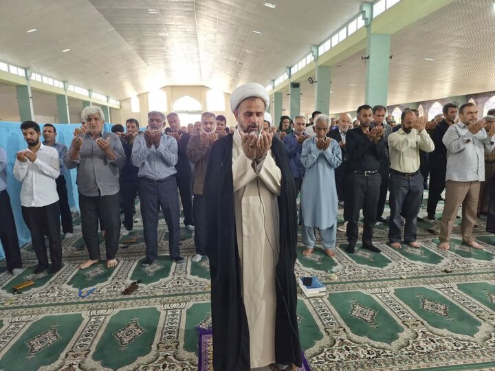 تصاویر/ اقامه نماز جمعه در شهر عنبر آباد