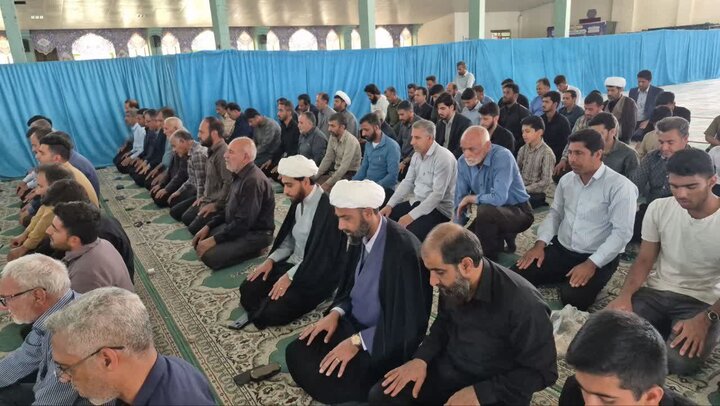 تصاویر/ اقامه نماز جمعه در شهر عنبر آباد