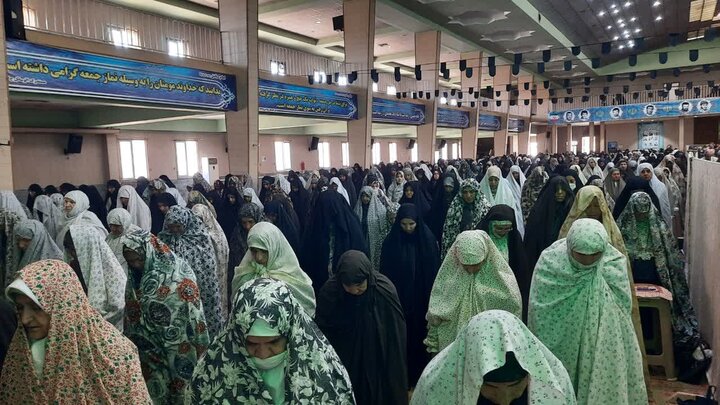 تصاویر/اقامه نماز عبادی سیاسی جمعه در خمین