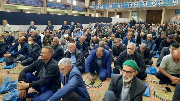 تصاویر/اقامه نماز عبادی سیاسی جمعه در خمین