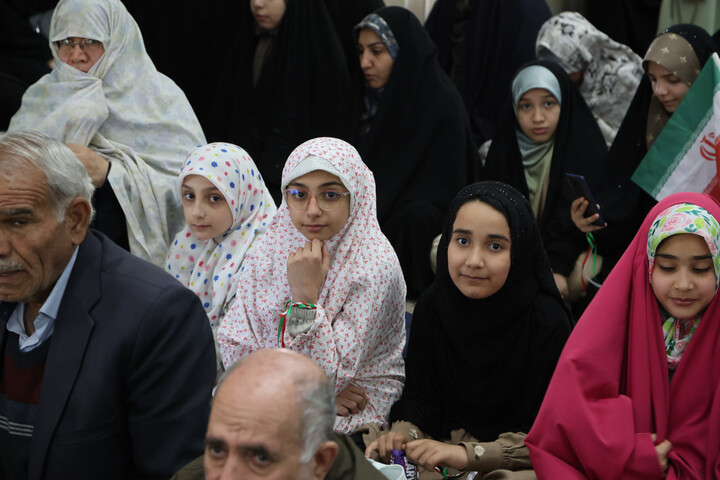 تصاویر / اقامه دخترانه‌ترین نماز جمعه در همدان