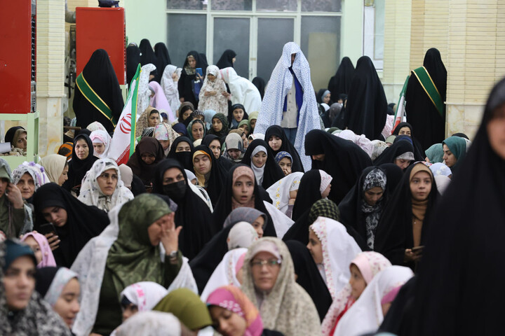تصاویر / اقامه دخترانه‌ترین نماز جمعه در همدان