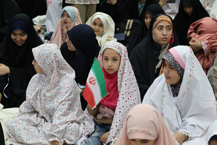 تصاویر / اقامه دخترانه‌ترین نماز جمعه در همدان