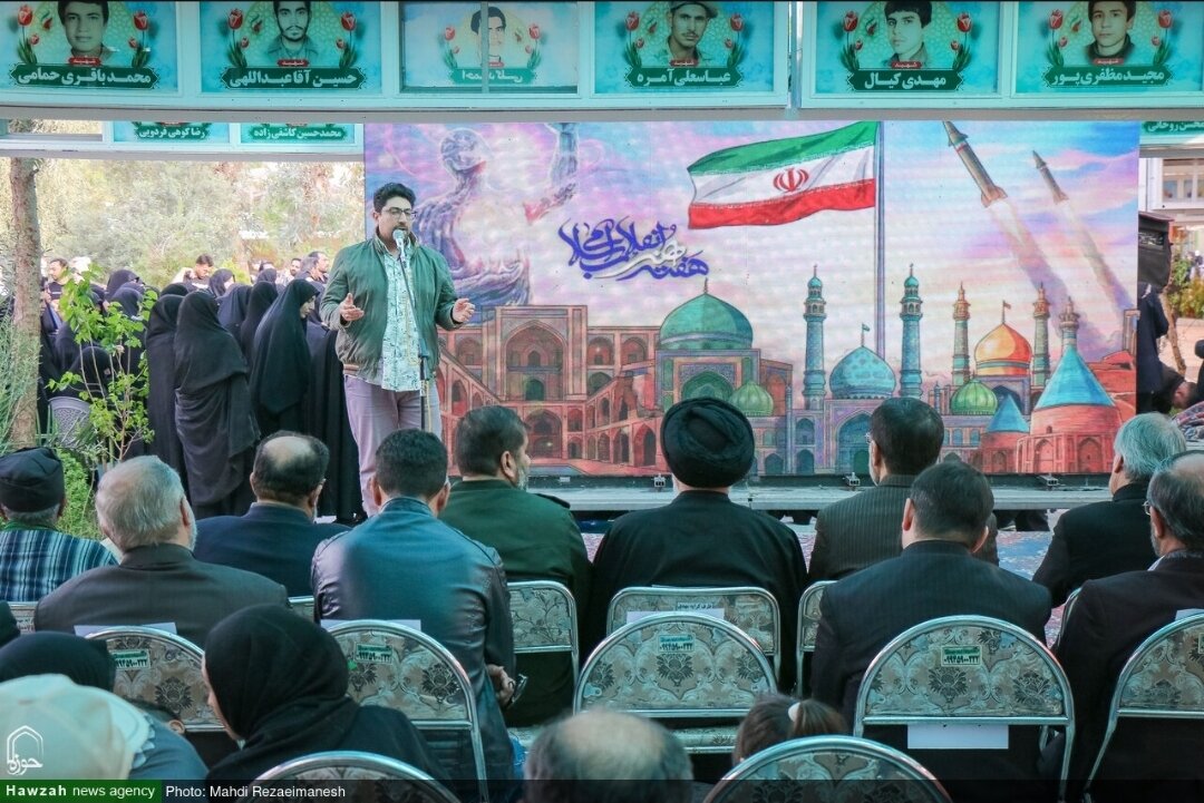 گردهمایی هنرمندان و اصحاب رسانه قم برای پاسداشت هنر انقلاب برگزار شد + عکس
