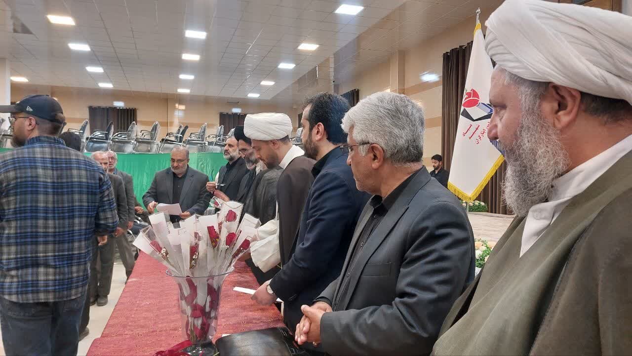 آیین تکریم از خانواده‌های شهدای جنگ رمضان منطقه کاشان برگزار شد