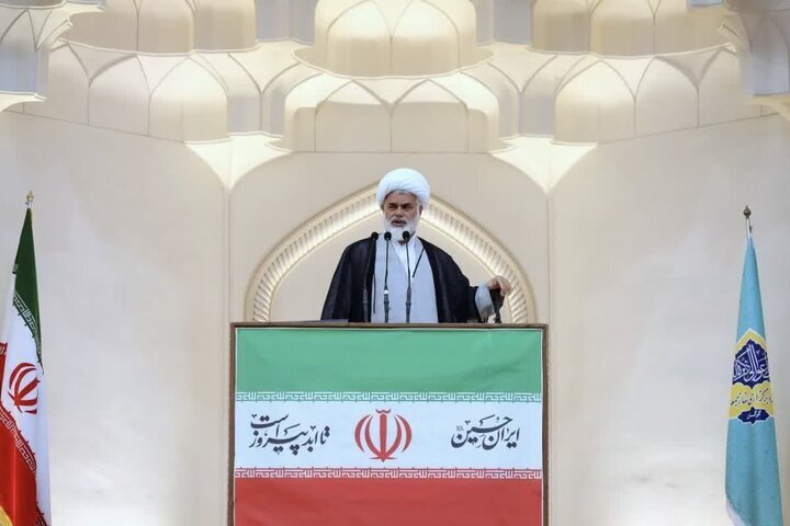 تبعیت از رهبری رمز عبور از بحران‌ها است