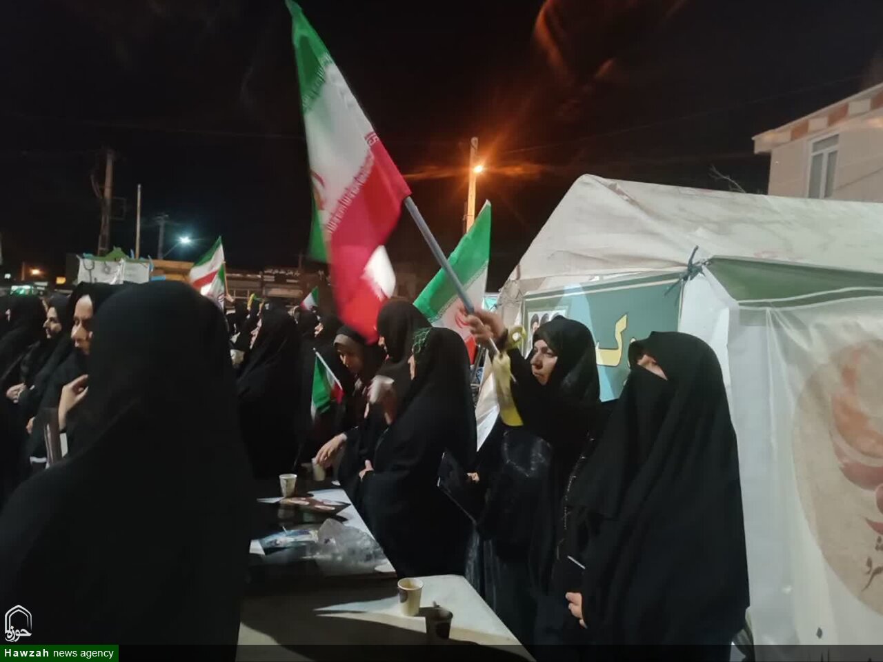 اجرای ویژه‌برنامه‌های فرهنگی در موکب حوزه علمیه خواهران هشترود / پاسخ‌گویی به مسائل شرعی تا توزیع کتاب زنانی از تبار مقاومت + عکس