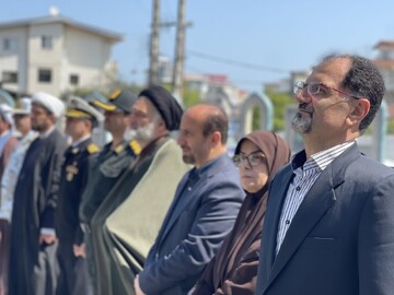 تصاویر/ آیین غبارروبی مزار شهدای انقلاب با حضور امام جمعه شهرستان نوشهر، به مناسبت روز ارتش