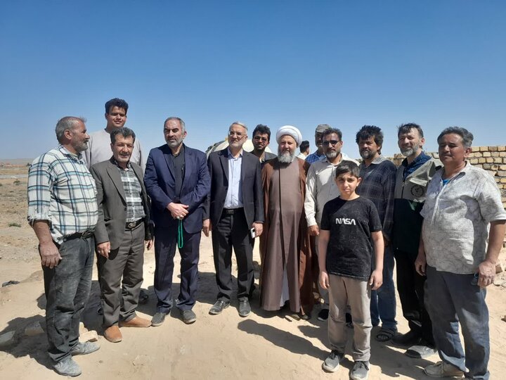 تصاویر/حضور امام جمعه شهر آران و بیدگل در جمع گروه جهادی