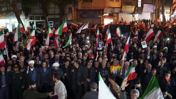 تصاویر/ چهل و نهمین حضور شبانه مردم خوی در حمایت از نظام اسلامی