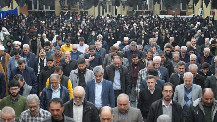 تصاویر/ اقامه نماز استغاثه به امام زمان(عج) در خوی