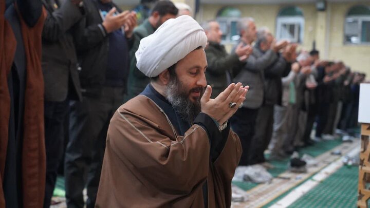 تصاویر/ اقامه نماز استغاثه به امام زمان(عج) در خوی