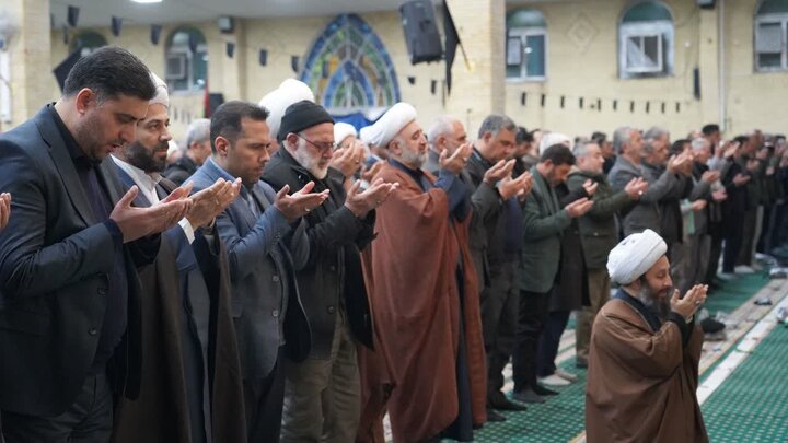 تصاویر/ اقامه نماز استغاثه به امام زمان(عج) در خوی