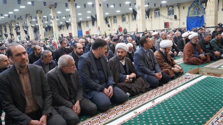 تصاویر/ اقامه نماز استغاثه به امام زمان(عج) در خوی