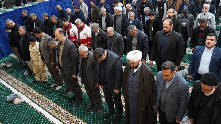 تصاویر/ اقامه نماز استغاثه به امام زمان(عج) در خوی