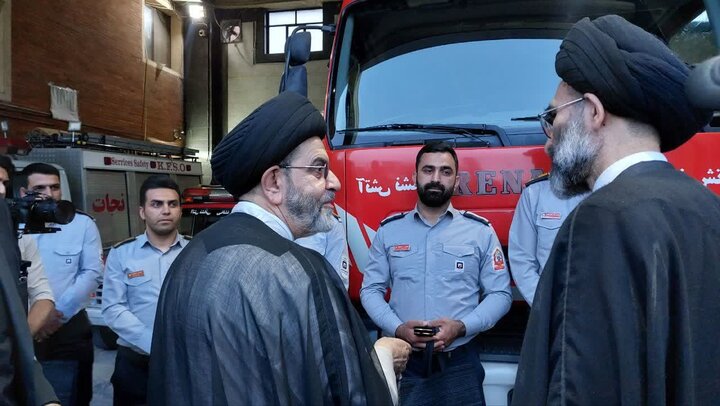 تصاویر/ دیدارنماینده دفتر آیت‌الله سیستانی با خانواده شهدای جنگ رمضان کاشان