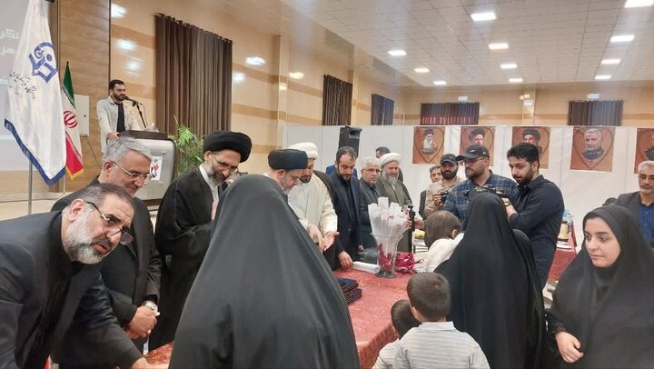 تصاویر/ دیدارنماینده دفتر آیت‌الله سیستانی با خانواده شهدای جنگ رمضان کاشان