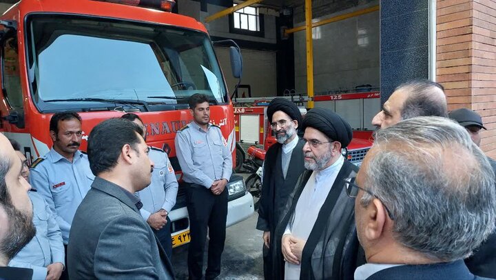 تصاویر/ دیدارنماینده دفتر آیت‌الله سیستانی با خانواده شهدای جنگ رمضان کاشان