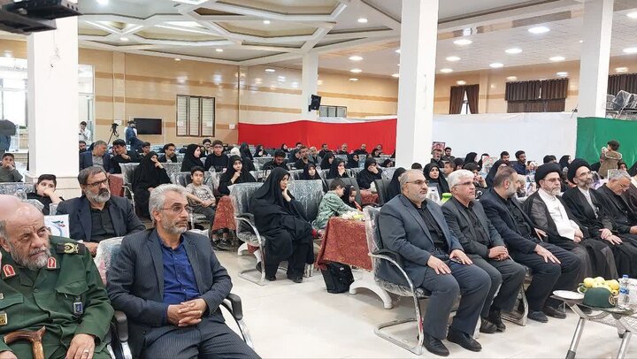 تصاویر/ دیدارنماینده دفتر آیت‌الله سیستانی با خانواده شهدای جنگ رمضان کاشان