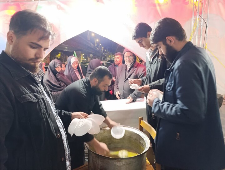 تصاویر/ ایستگاه صلواتی مدرسه علمیه صادقیه تبریز