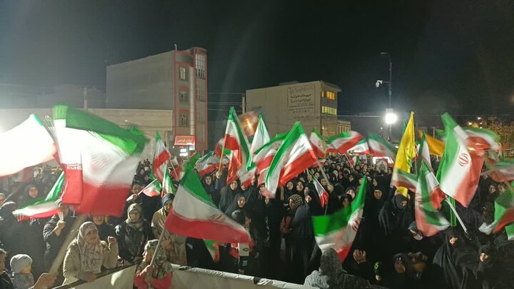 تصاویر/چهل و هشتمین شب حضور پرشور مردم ولایتمدار زرندیه در تجدید بیعت با آرمان‌های انقلاب