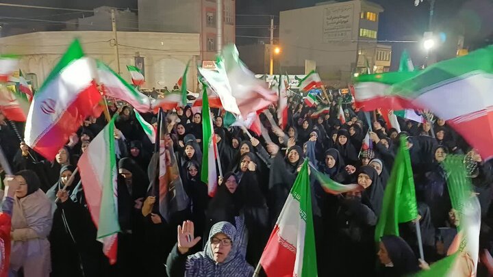 تصاویر/چهل و هشتمین شب حضور پرشور مردم ولایتمدار زرندیه در تجدید بیعت با آرمان‌های انقلاب