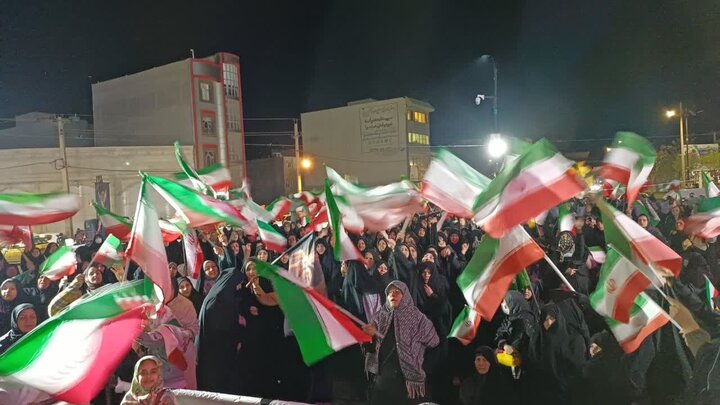 تصاویر/چهل و هشتمین شب حضور پرشور مردم ولایتمدار زرندیه در تجدید بیعت با آرمان‌های انقلاب