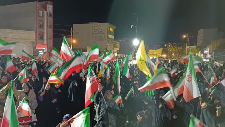 تصاویر/چهل و هشتمین شب حضور پرشور مردم ولایتمدار زرندیه در تجدید بیعت با آرمان‌های انقلاب