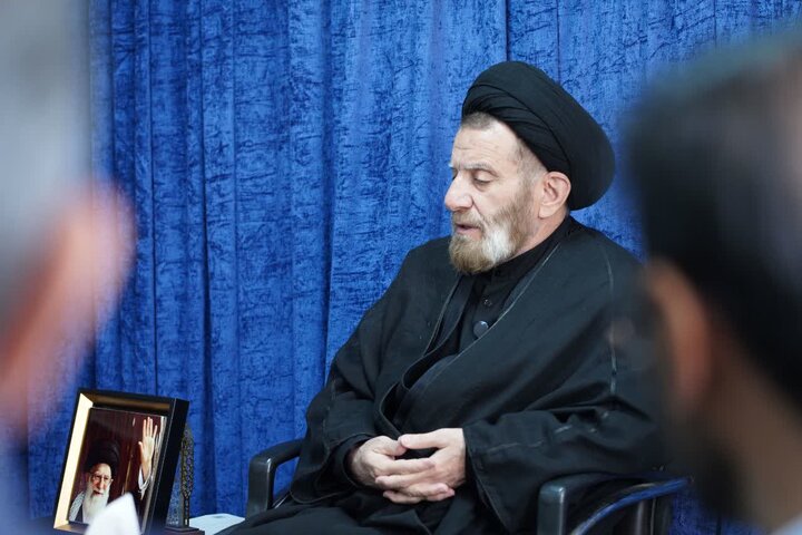 تصاویر/دیدار مدیرکل و کارکنان اداره کل فرهنگ و ارشاد اسلامی لرستان با نماینده ولی فقیه در استان