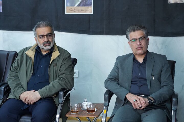تصاویر/دیدار مدیرکل و کارکنان اداره کل فرهنگ و ارشاد اسلامی لرستان با نماینده ولی فقیه در استان