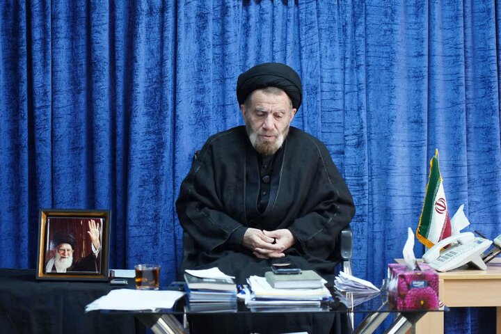 تصاویر/دیدار مدیرکل و کارکنان اداره کل فرهنگ و ارشاد اسلامی لرستان با نماینده ولی فقیه در استان