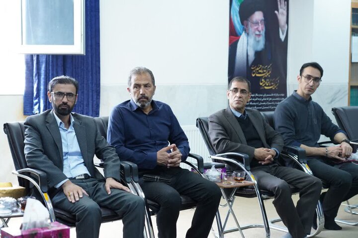 تصاویر/دیدار مدیرکل و کارکنان اداره کل فرهنگ و ارشاد اسلامی لرستان با نماینده ولی فقیه در استان
