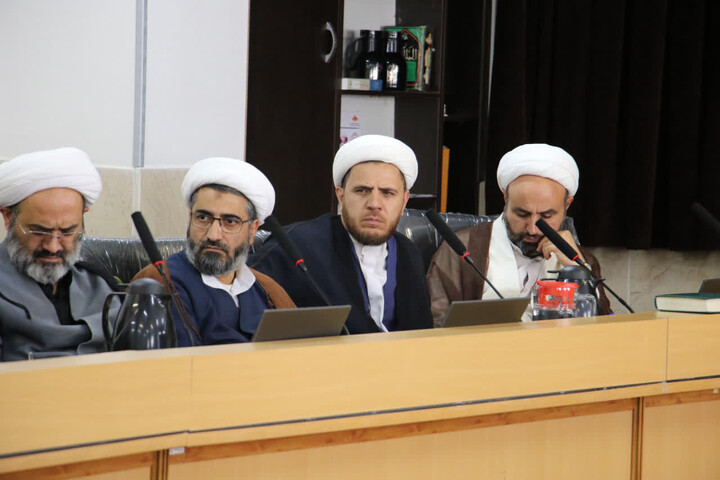 تصاویر |نشست هم اندیشی مدیران مدارس علمیه اصفهان