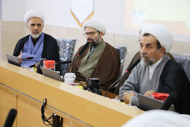 تصاویر |نشست هم اندیشی مدیران مدارس علمیه اصفهان