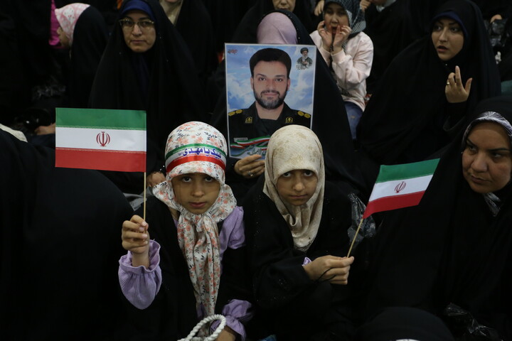 تصاویر/  تجدید بیعت مادران و دختران اصفهانی با رهبر انقلاب