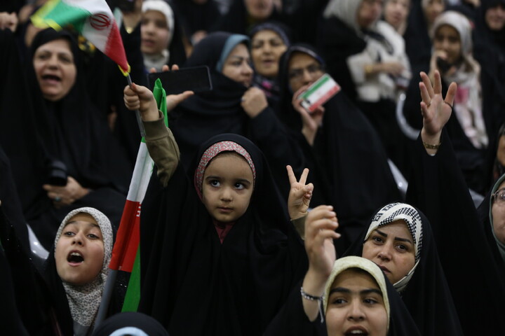 تصاویر/  تجدید بیعت مادران و دختران اصفهانی با رهبر انقلاب