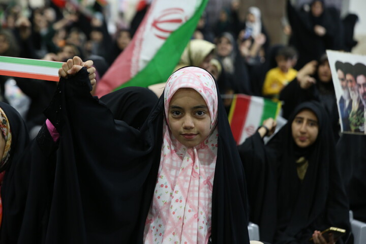 تصاویر/  تجدید بیعت مادران و دختران اصفهانی با رهبر انقلاب