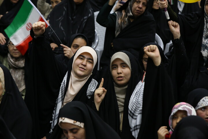 تصاویر/  تجدید بیعت مادران و دختران اصفهانی با رهبر انقلاب