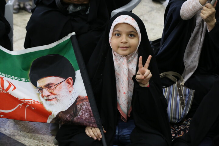 تصاویر/  تجدید بیعت مادران و دختران اصفهانی با رهبر انقلاب